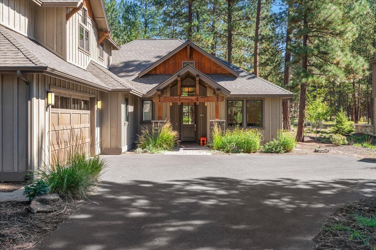 Photo of 56278 Sable Rock 3 of 51