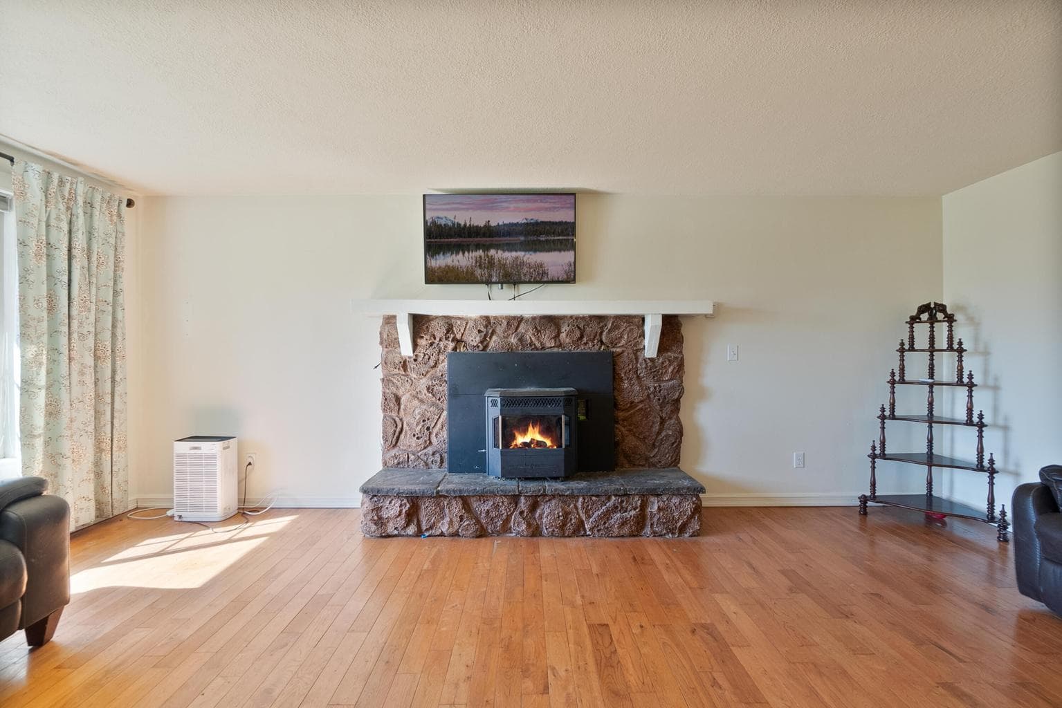 Photo of 873 N West Hills Road 6 of 36