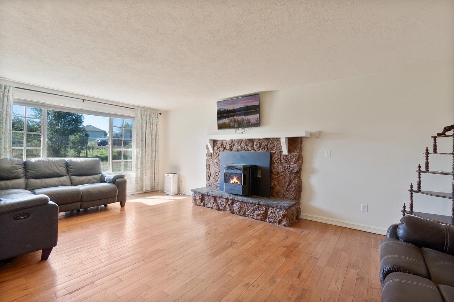 Photo of 873 N West Hills Road 7 of 36