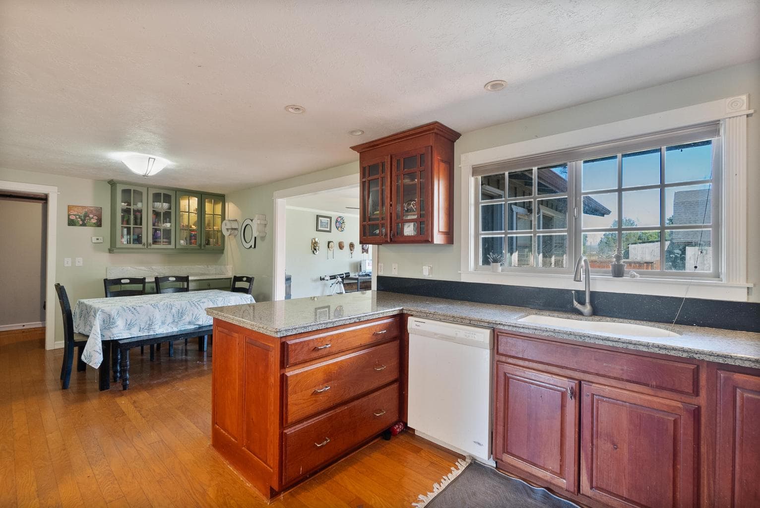 Photo of 873 N West Hills Road 17 of 36