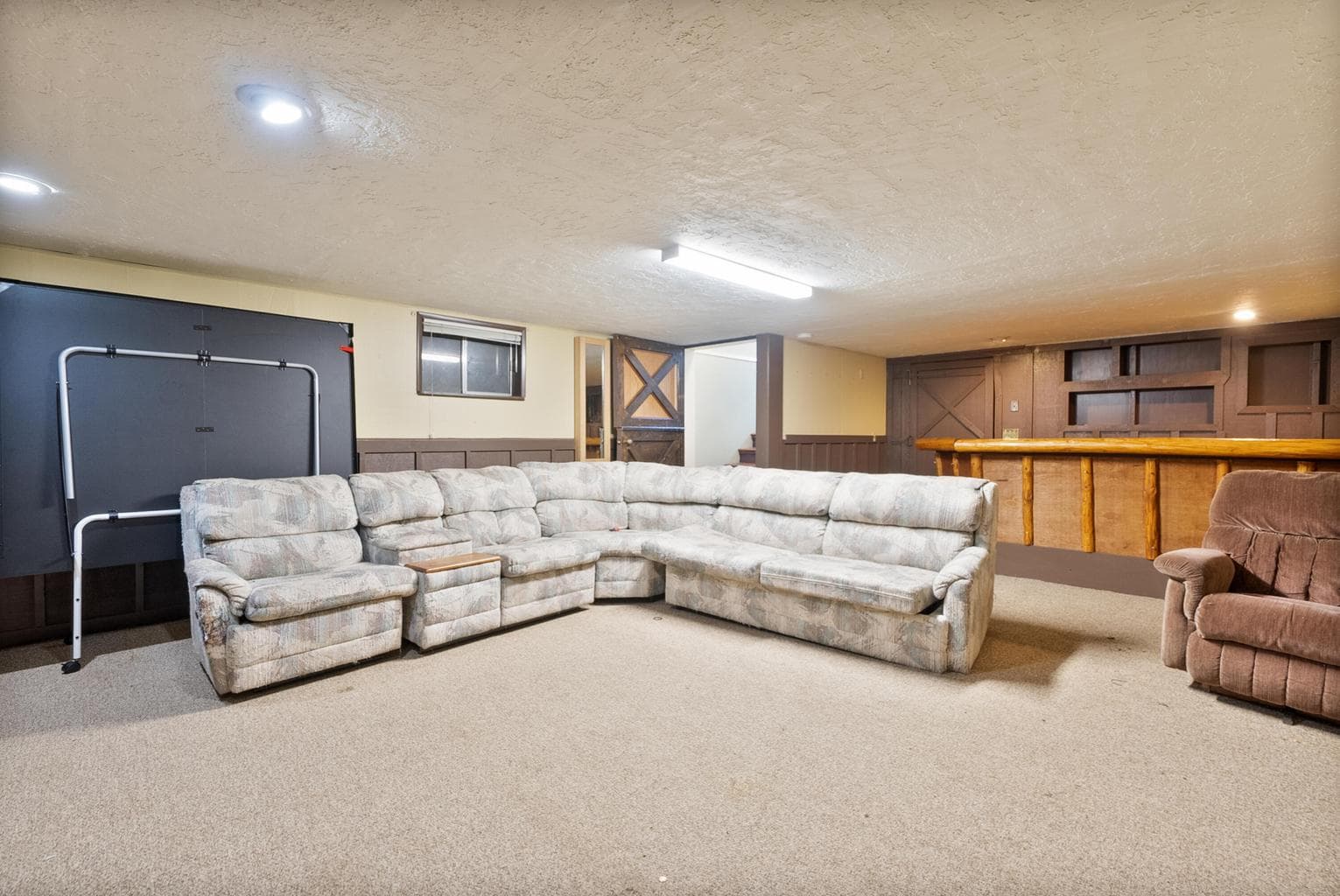 Photo of 873 N West Hills Road 24 of 36