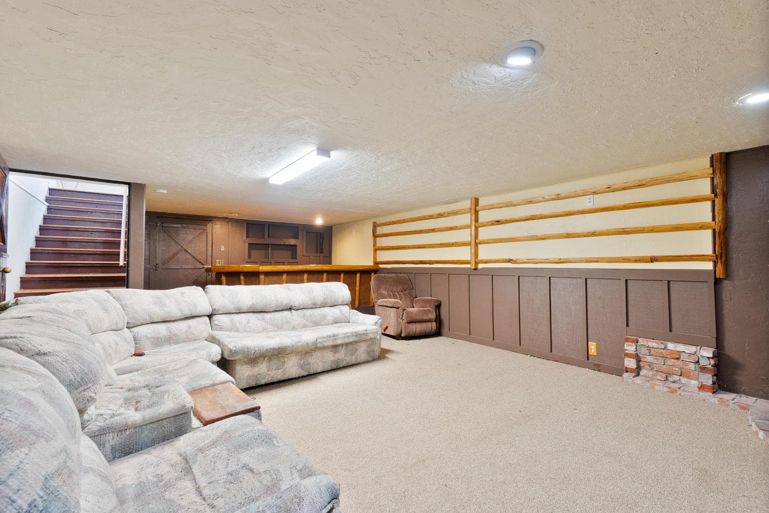 Photo of 873 N West Hills Road 25 of 36
