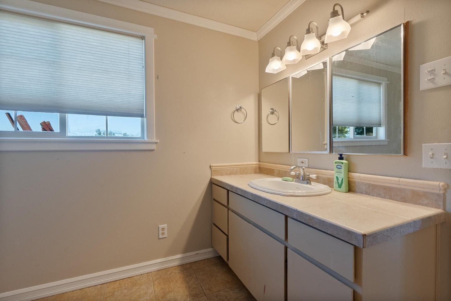 Photo of 873 N West Hills Road 30 of 36