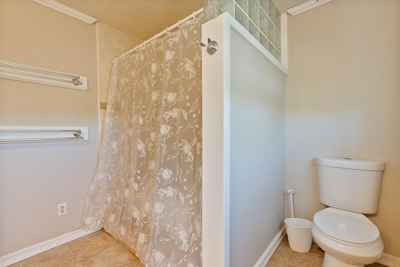 Photo of 873 N West Hills Road 31 of 36