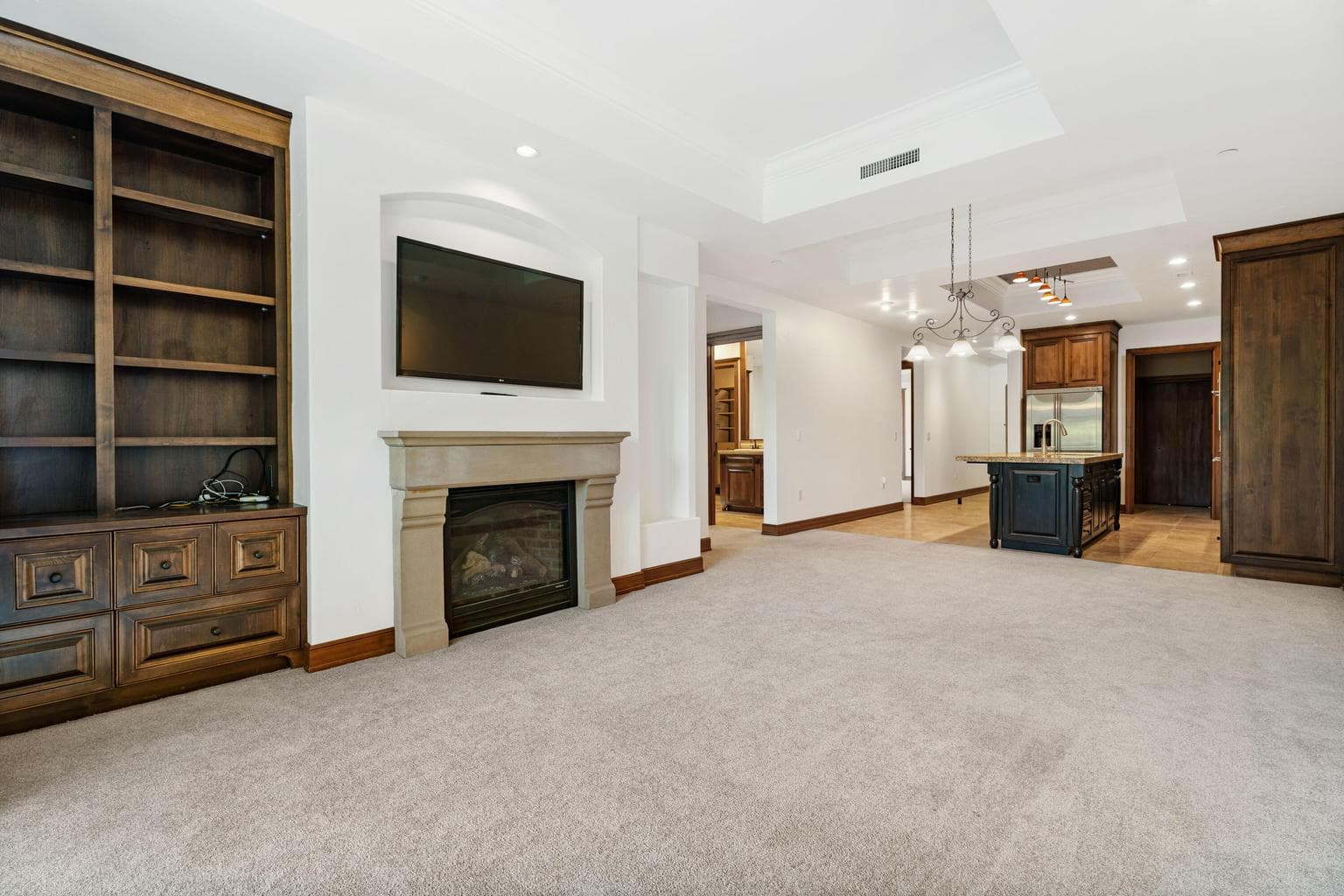Photo of 363 SW Bluff Drive 8 of 39
