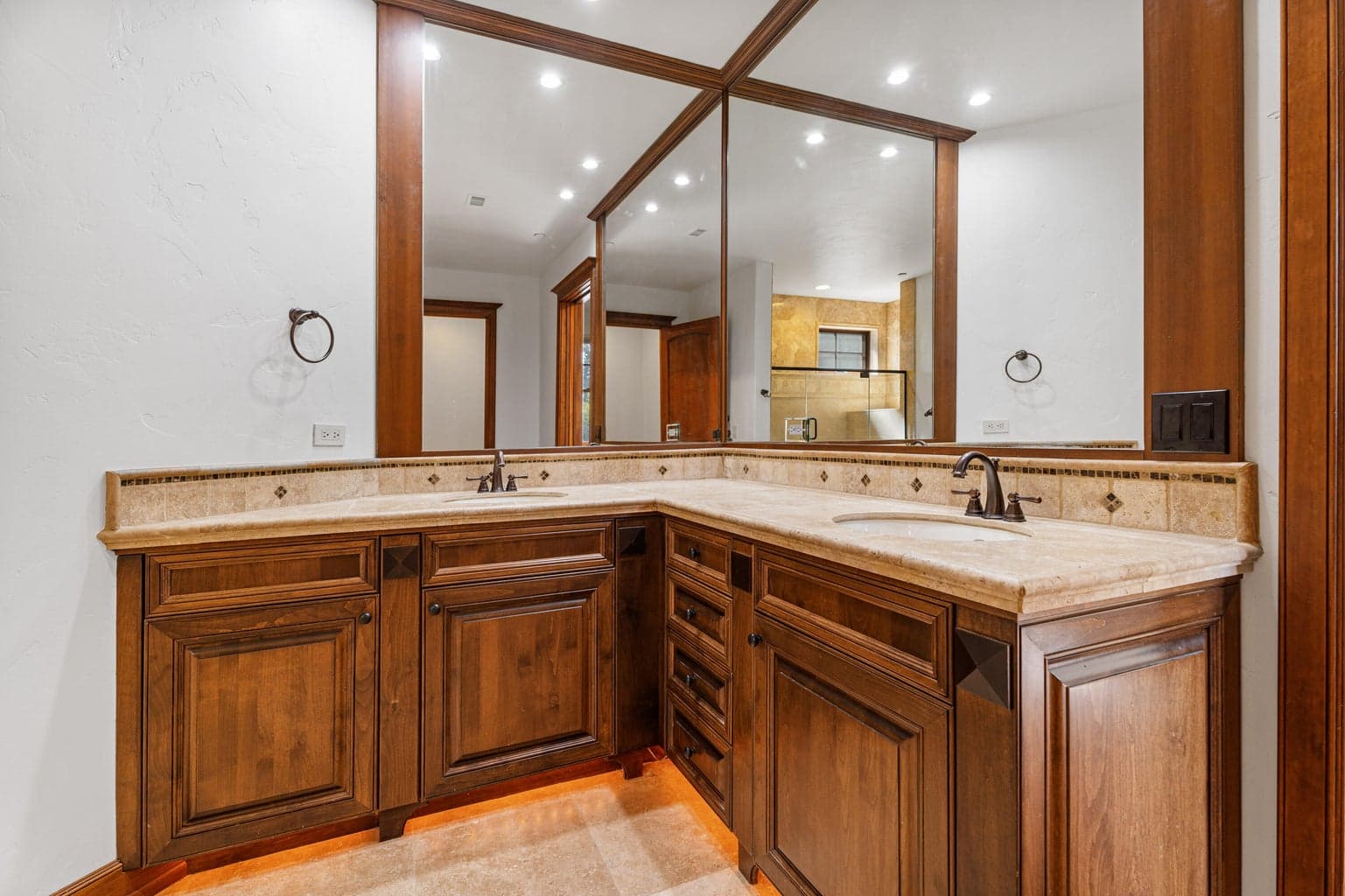 Photo of 363 SW Bluff Drive 21 of 39