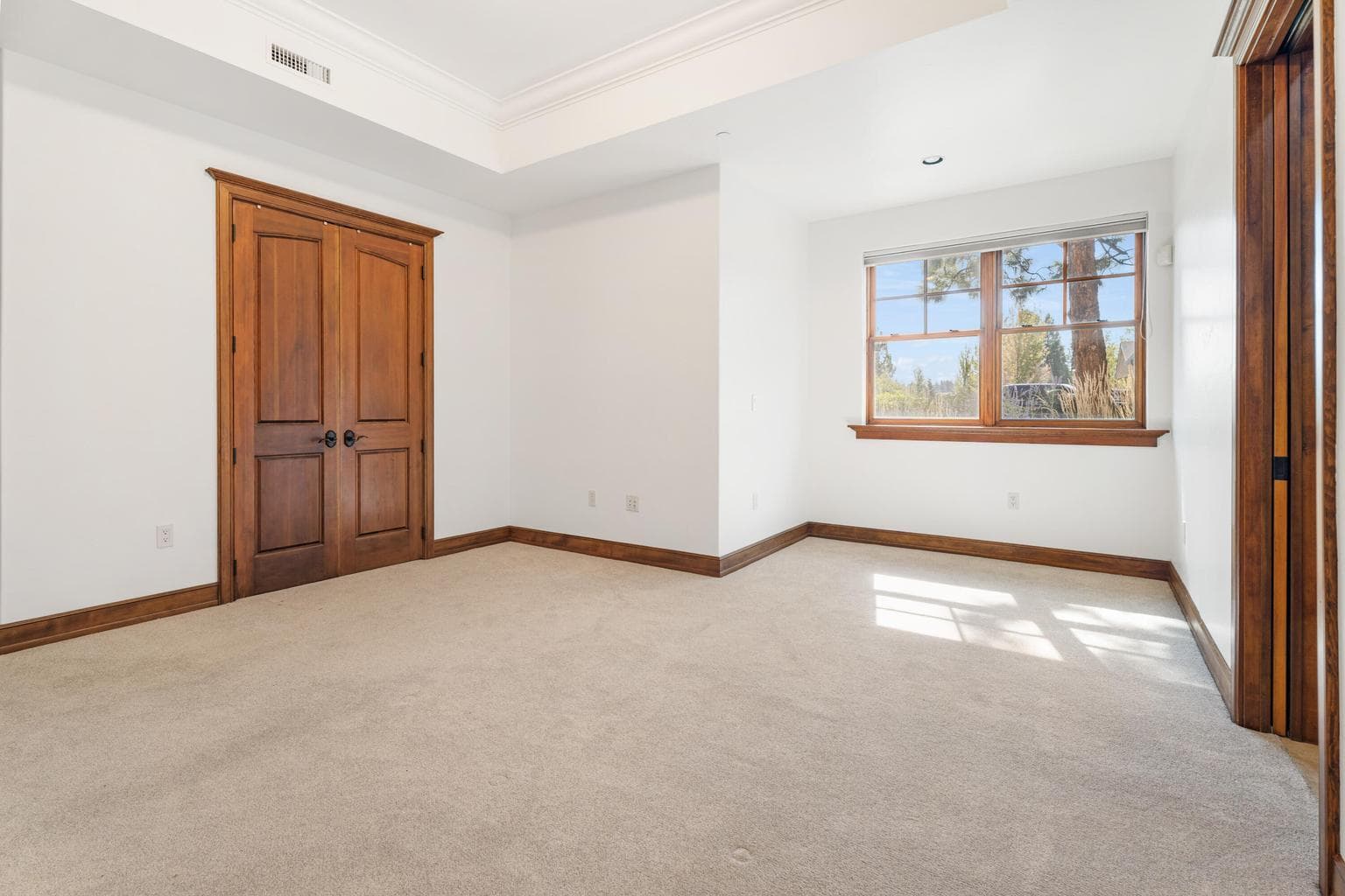 Photo of 363 SW Bluff Drive 13 of 39
