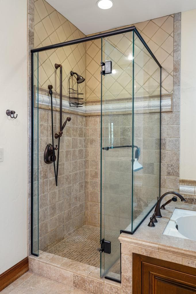 Photo of 363 SW Bluff Drive 15 of 39