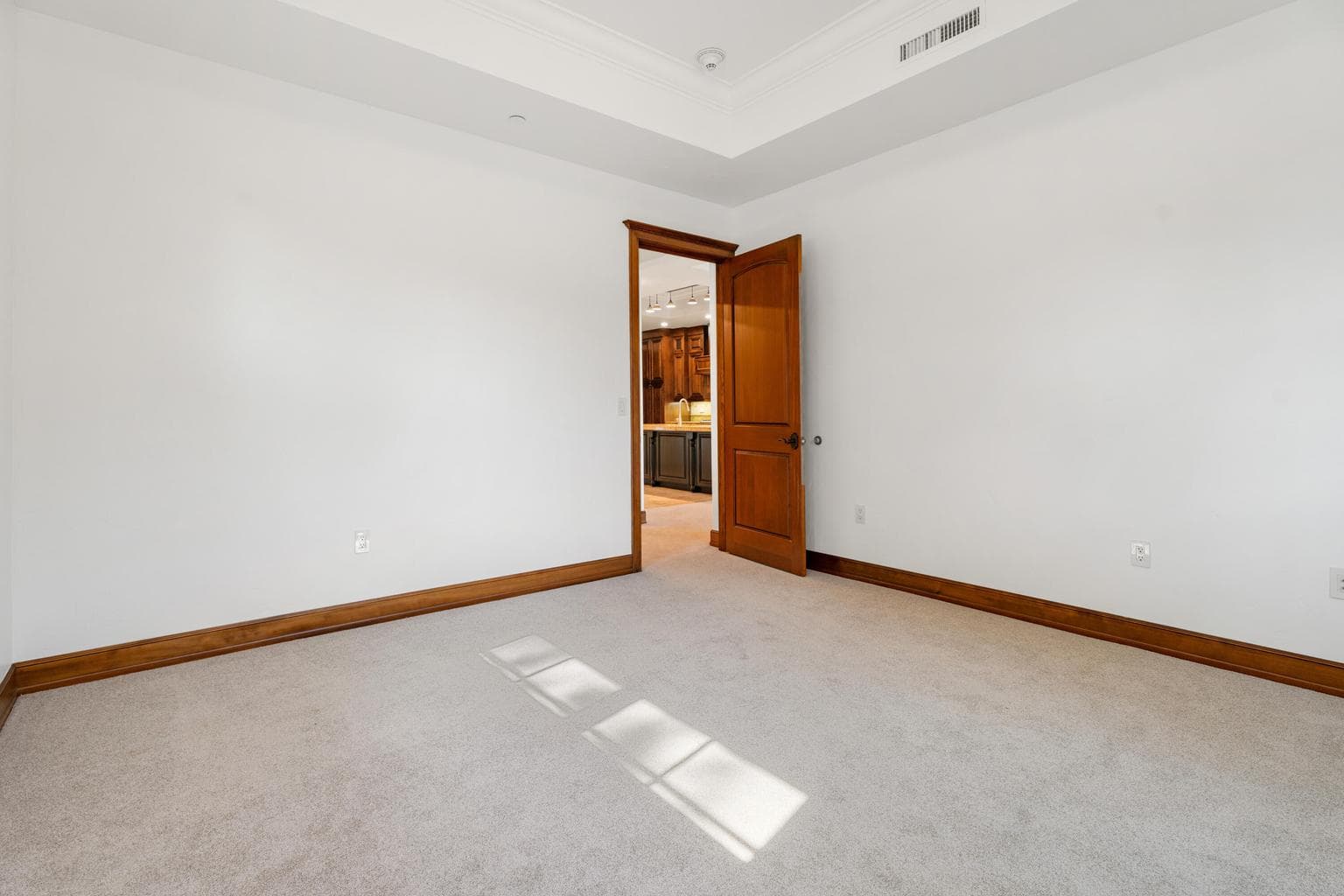 Photo of 363 SW Bluff Drive 19 of 39