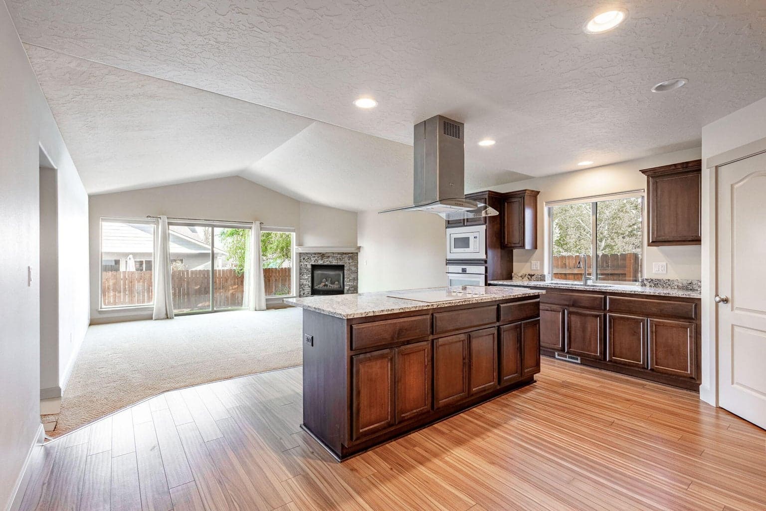 Photo of 2966 NE Dogwood Drive 9 of 35