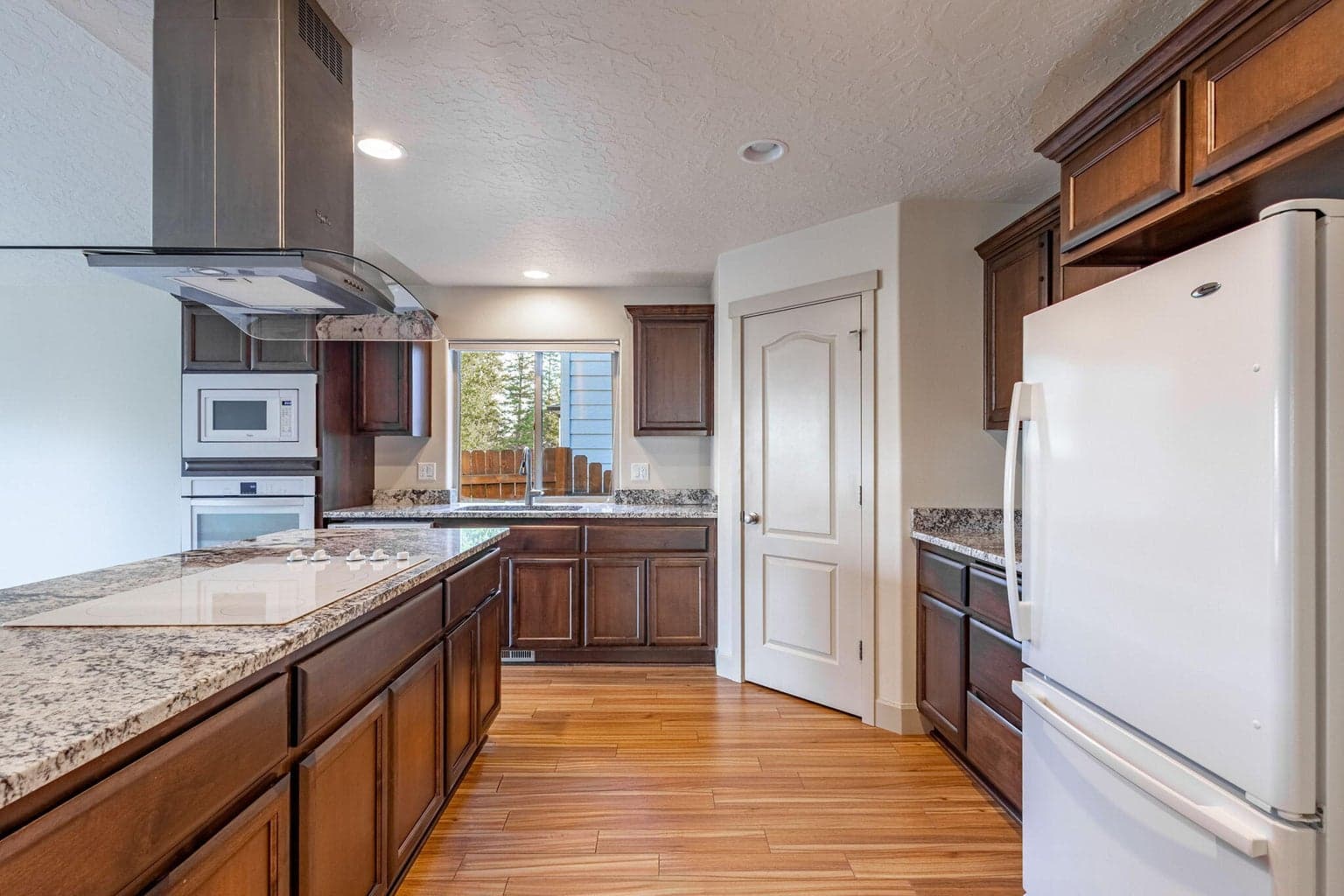 Photo of 2966 NE Dogwood Drive 8 of 35