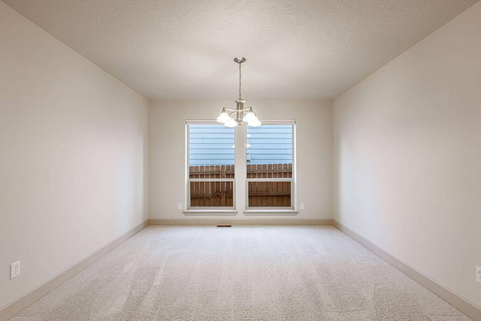 Photo of 2966 NE Dogwood Drive 6 of 35