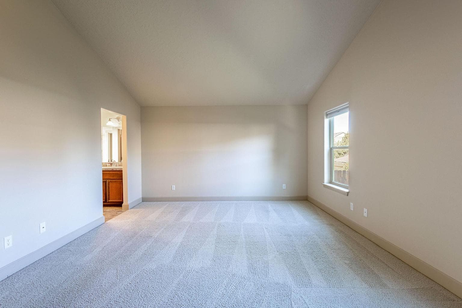 Photo of 2966 NE Dogwood Drive 18 of 35