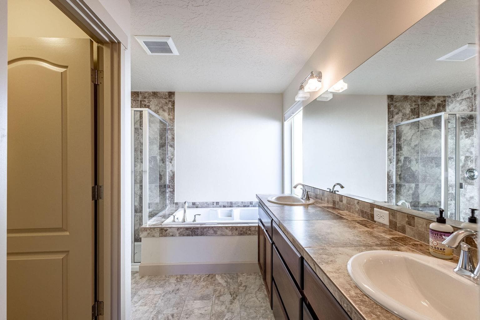 Photo of 2966 NE Dogwood Drive 20 of 35