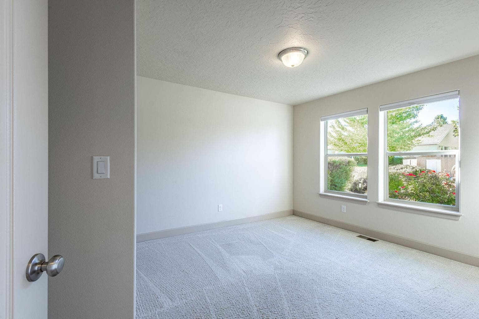 Photo of 2966 NE Dogwood Drive 23 of 35
