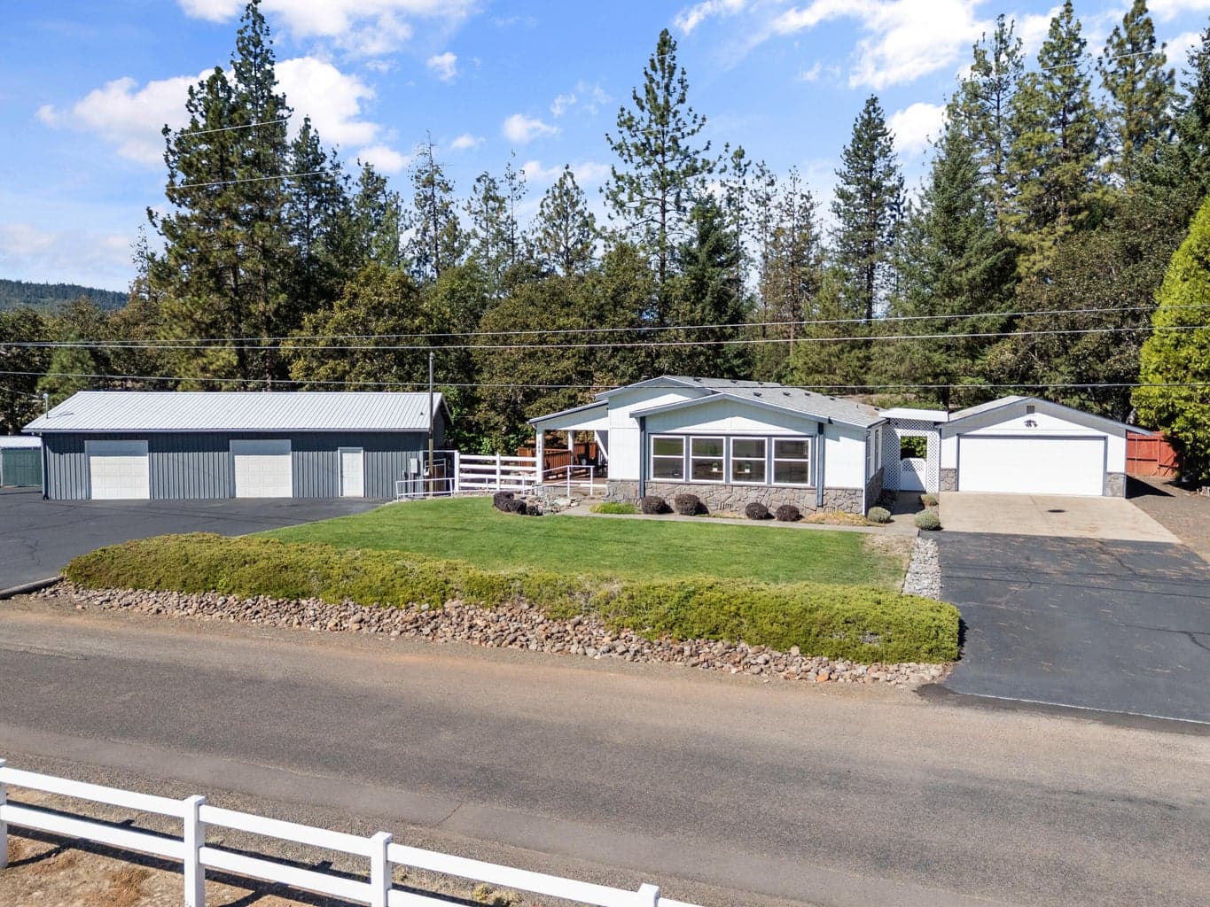 549 Rogue Air Drive, Shady Cove, 97539