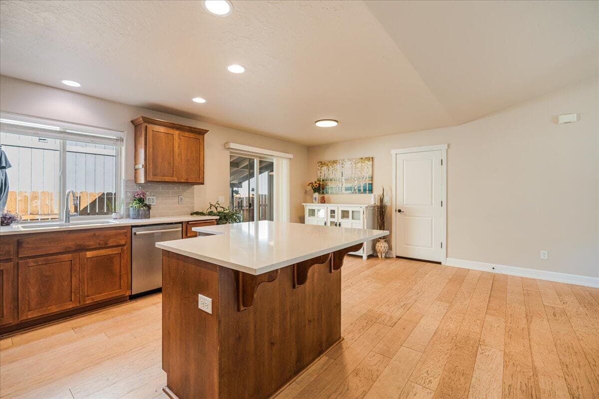 Photo of 3223 NE Spring Creek Place 10 of 24
