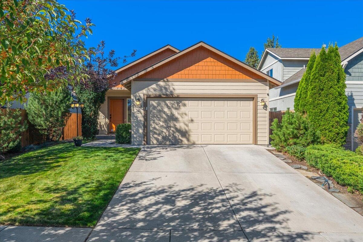 Photo of 3223 Spring Creek 1 of 24