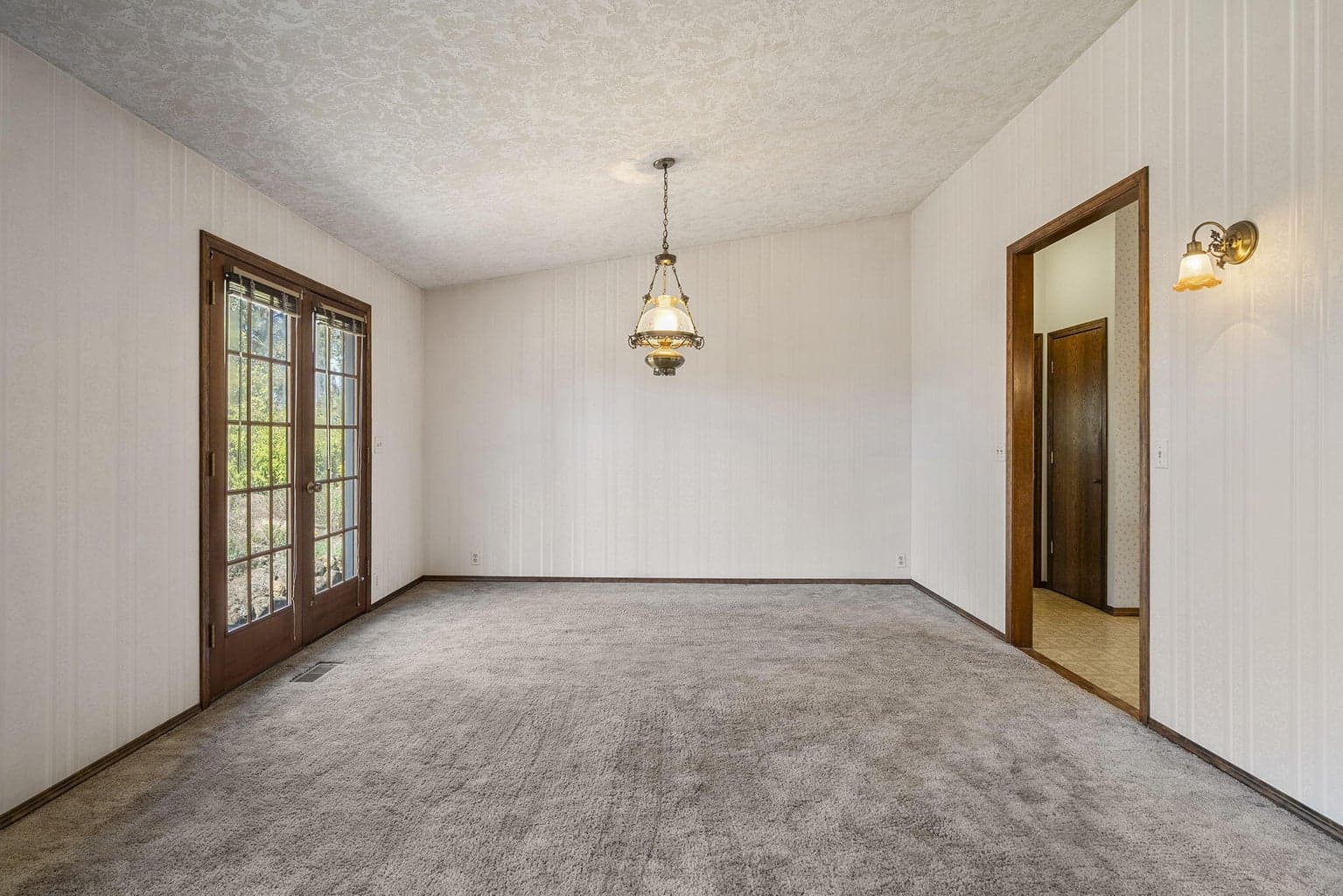 Photo of 21679 Obsidian Avenue 12 of 53