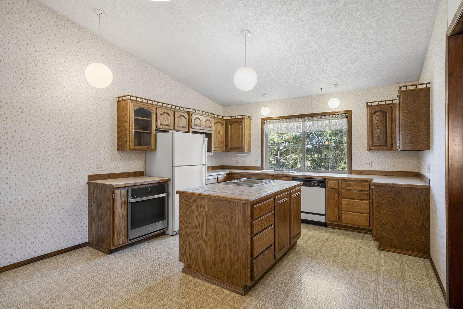 Photo of 21679 Obsidian Avenue 16 of 53