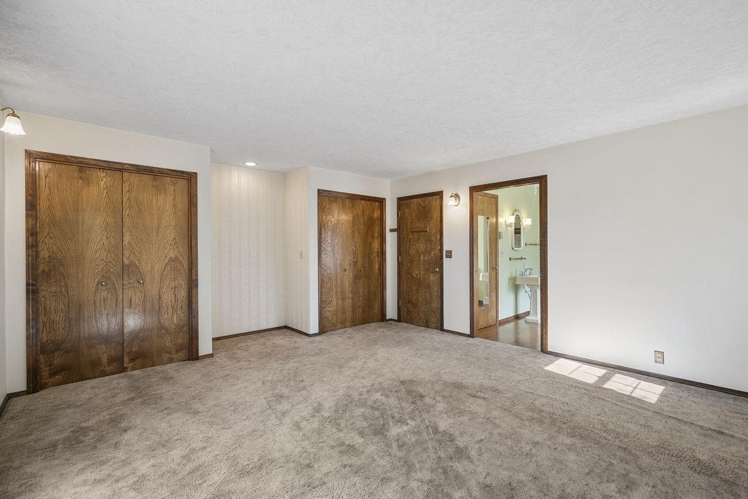 Photo of 21679 Obsidian Avenue 20 of 53