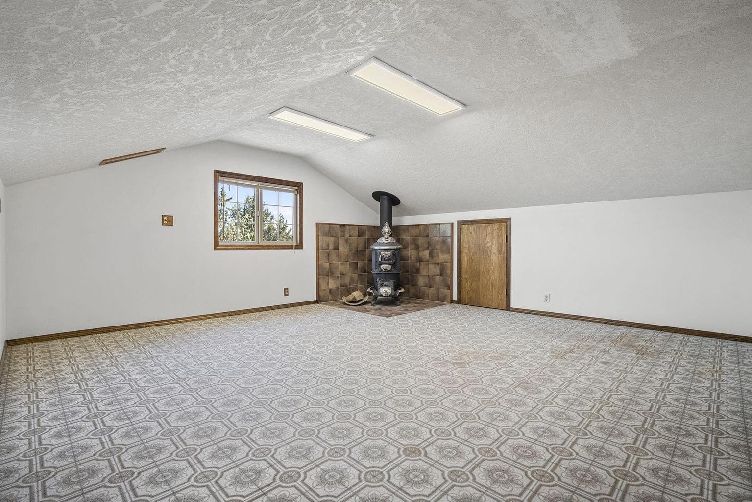 Photo of 21679 Obsidian Avenue 33 of 53