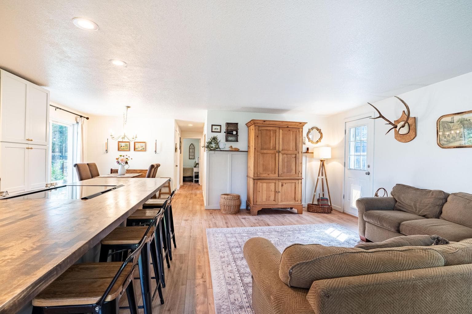 Photo of 1932 SW Curry Court 10 of 40