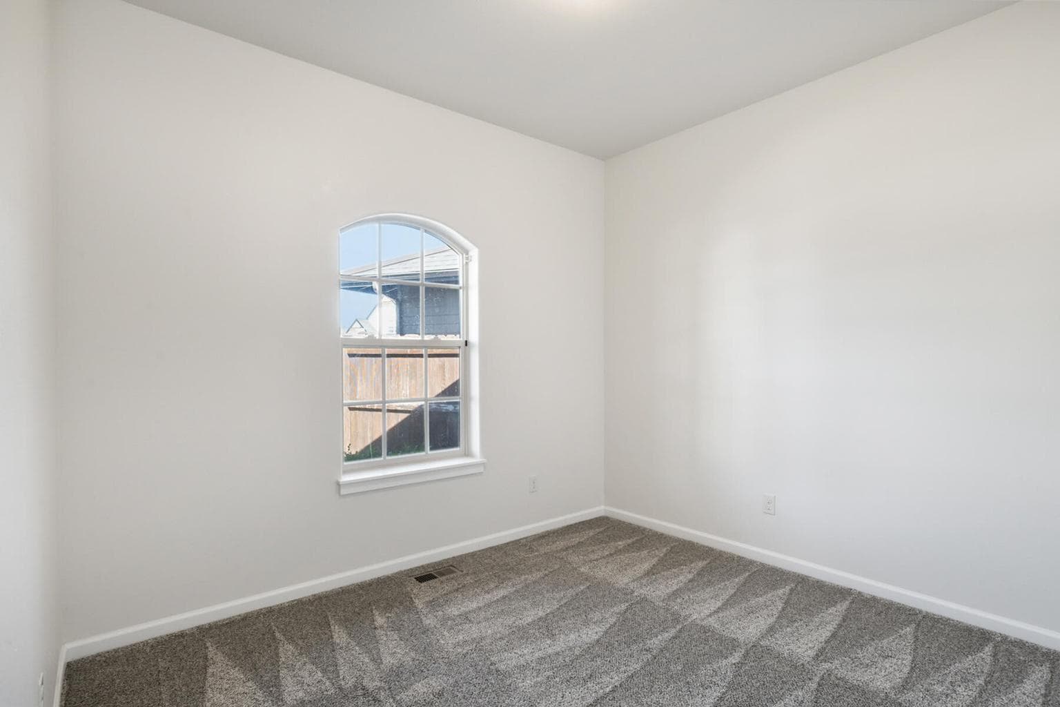 Photo of 2324 NE Halston Court 19 of 38