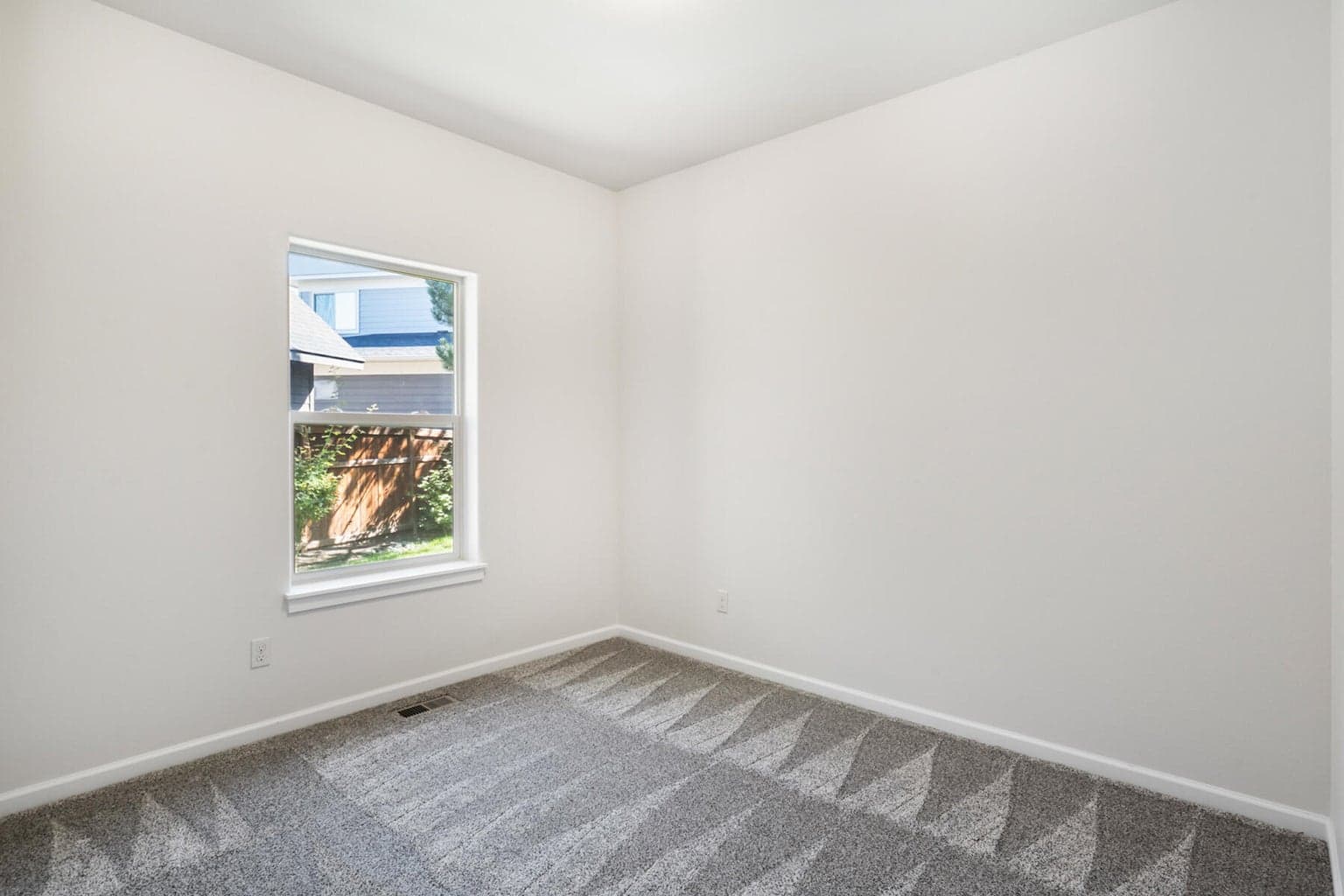 Photo of 2324 NE Halston Court 20 of 38