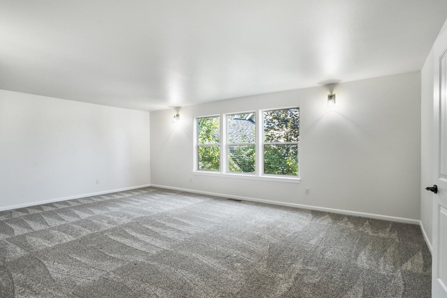 Photo of 2324 NE Halston Court 24 of 38
