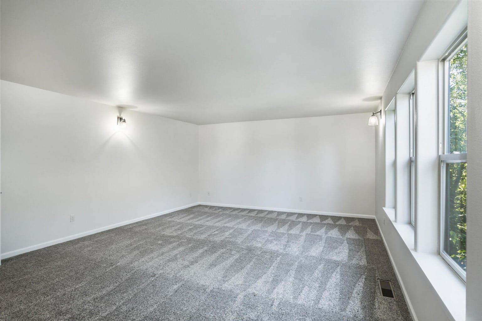 Photo of 2324 NE Halston Court 25 of 38