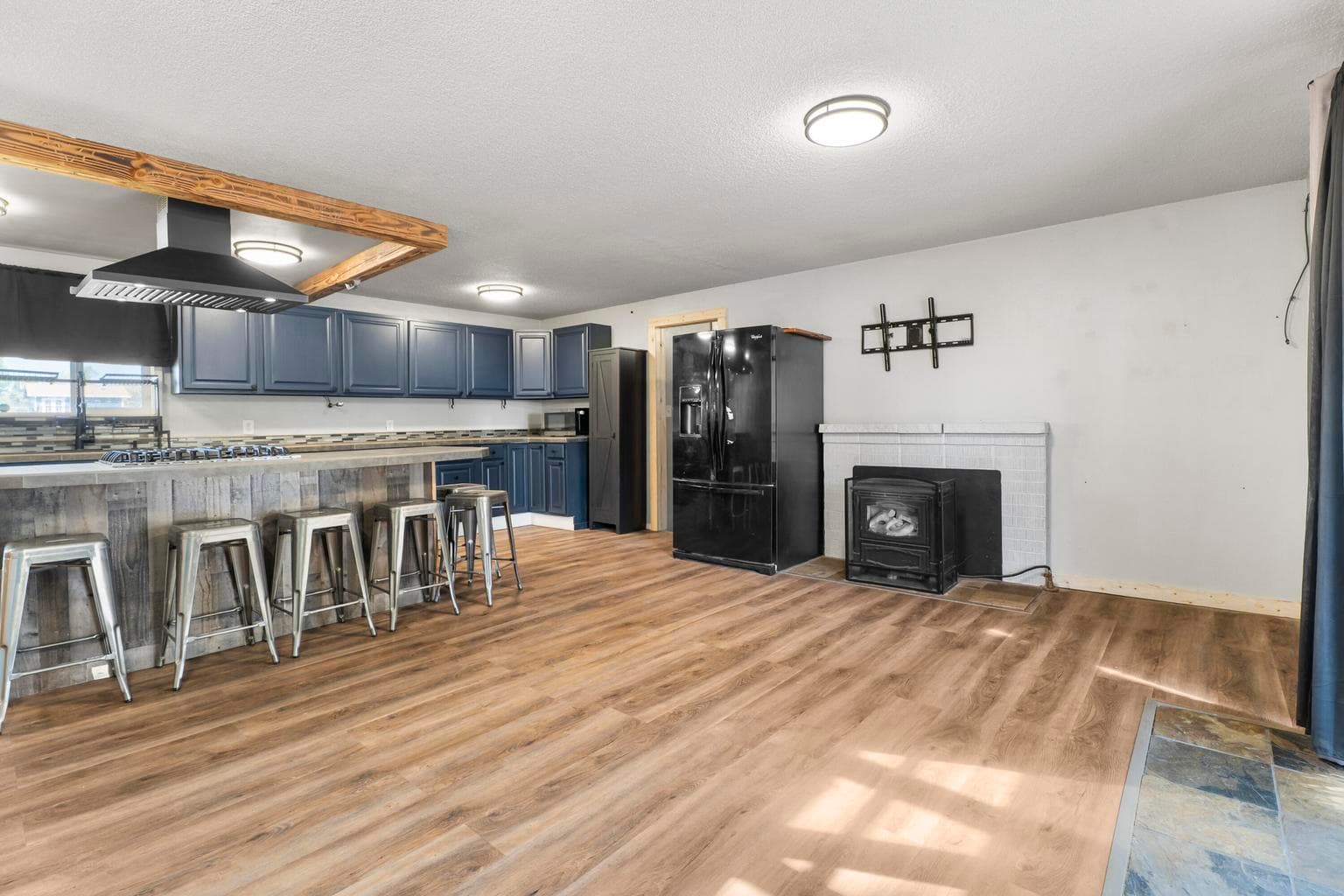 Photo of 740 6th 2 of 21