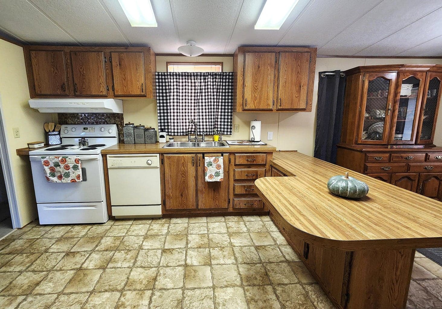 Kitchen has breakfast bar