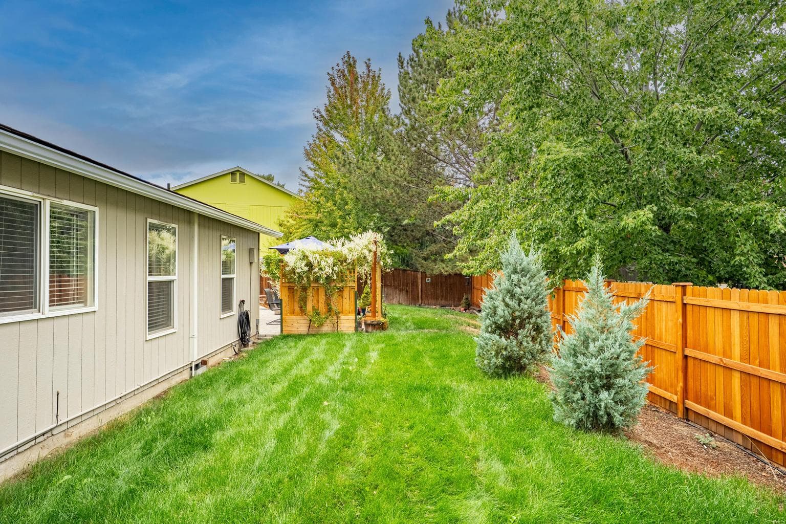 Photo of 3036 NE Royal Court 31 of 36