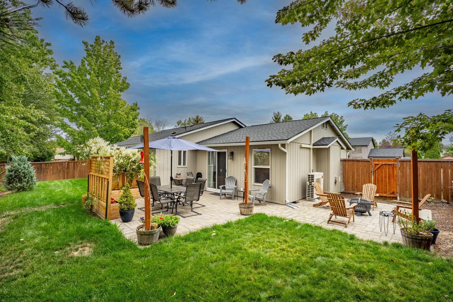 Photo of 3036 NE Royal Court 27 of 36