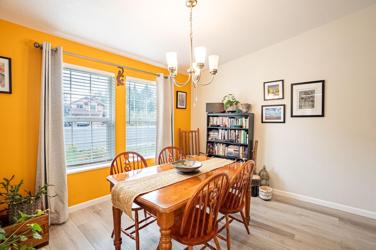 Photo of 3036 NE Royal Court 10 of 36