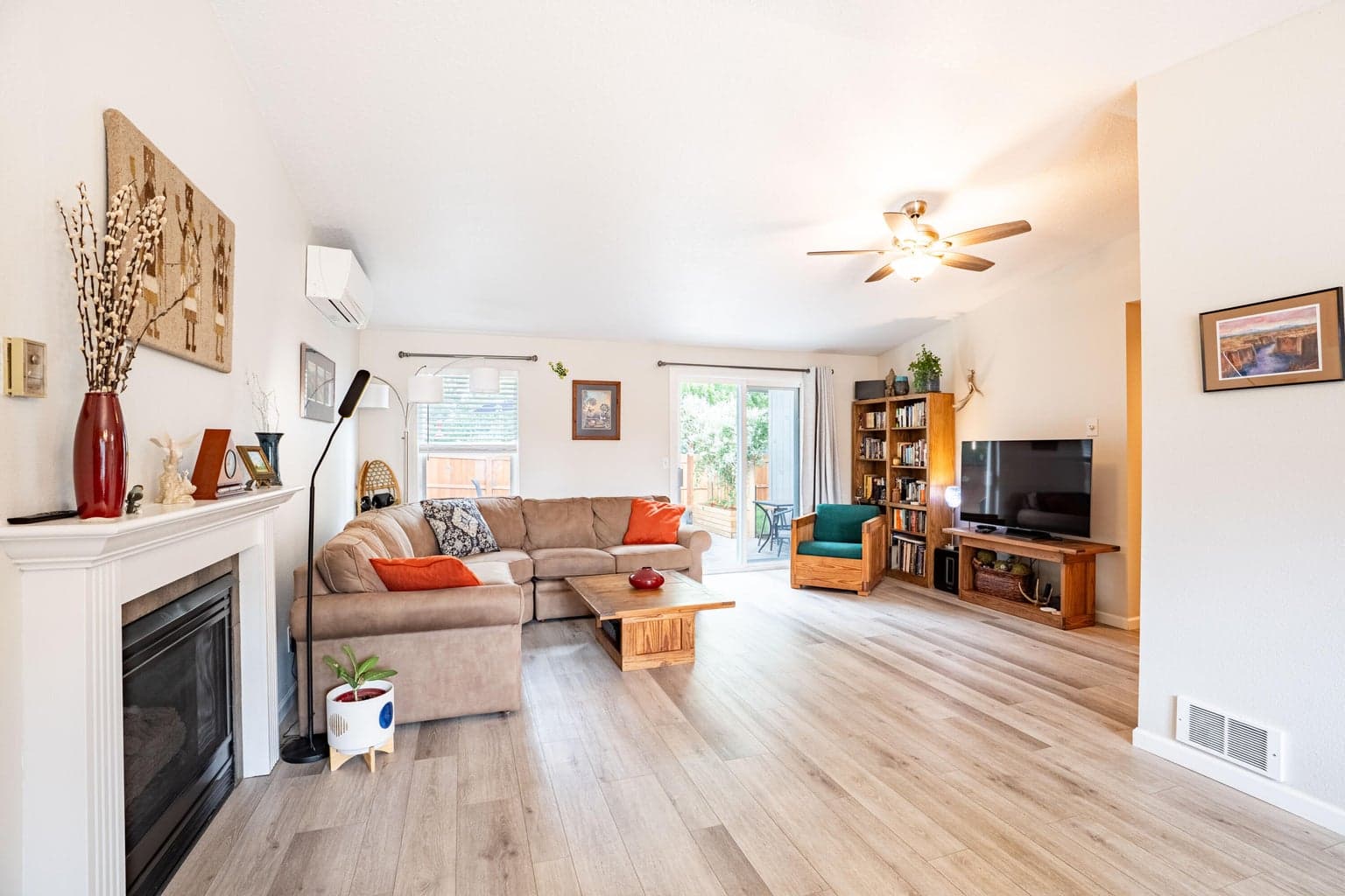 Photo of 3036 NE Royal Court 11 of 36