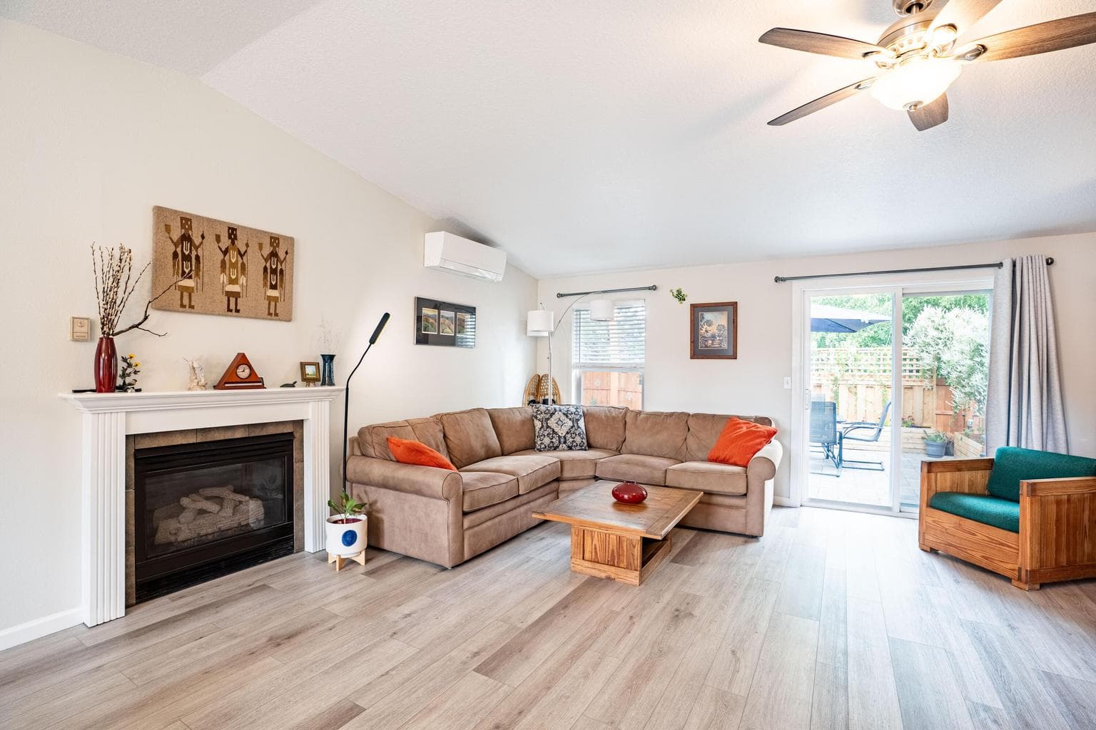 Photo of 3036 NE Royal Court 13 of 36