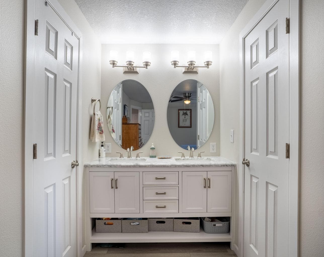 Photo of 3036 NE Royal Court 23 of 36
