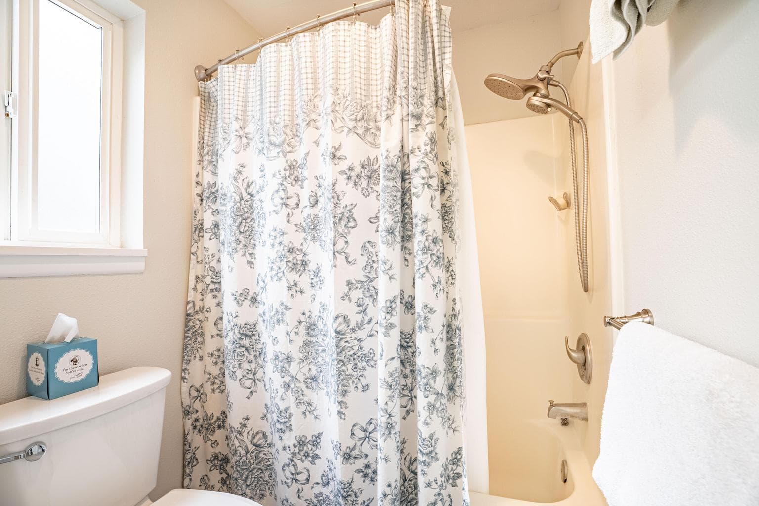 Photo of 3036 NE Royal Court 24 of 36