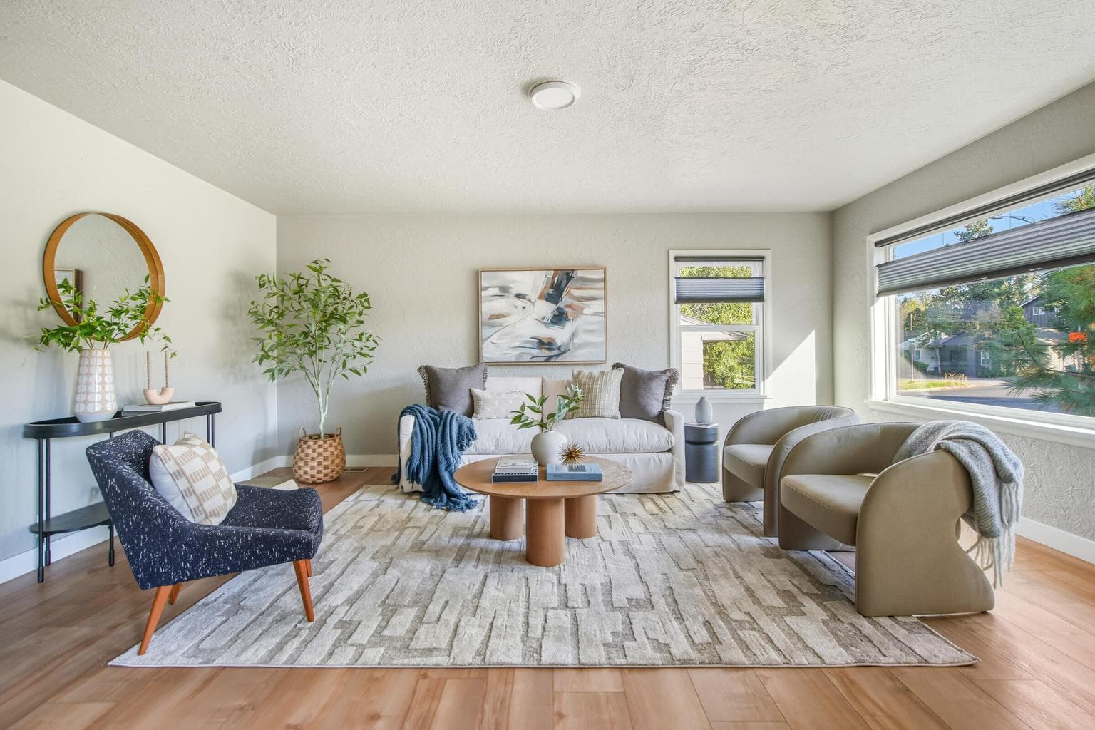 Photo of 464 NE Irving Avenue 7 of 36