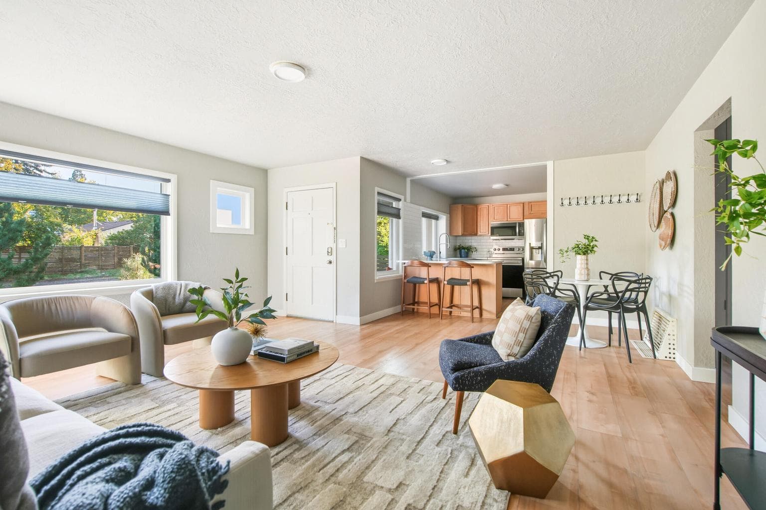 Photo of 464 NE Irving Avenue 9 of 36