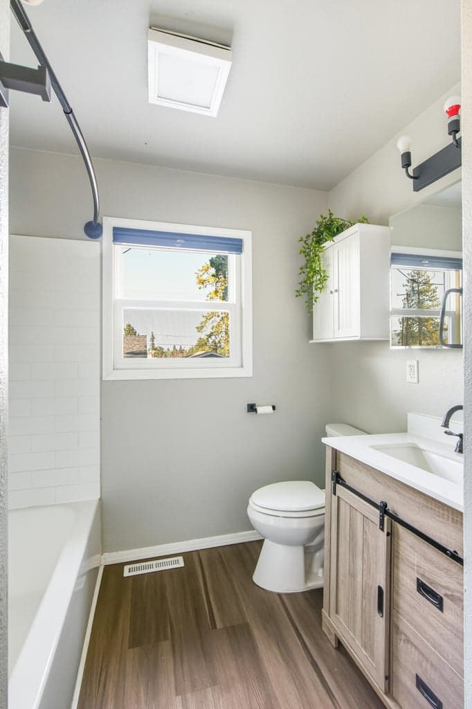 Photo of 464 NE Irving Avenue 19 of 36
