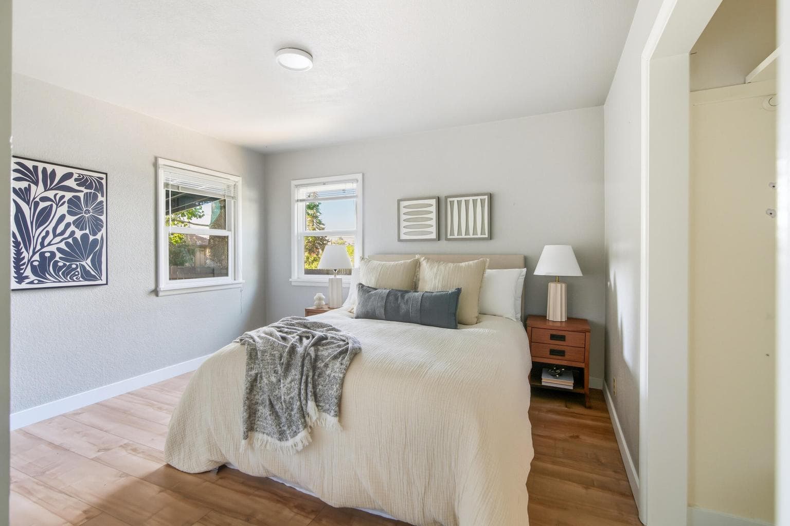 Photo of 464 NE Irving Avenue 15 of 36