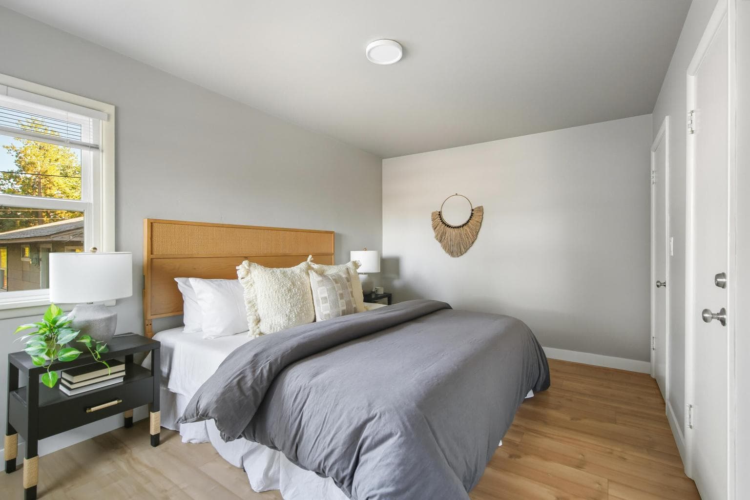 Photo of 464 NE Irving Avenue 18 of 36