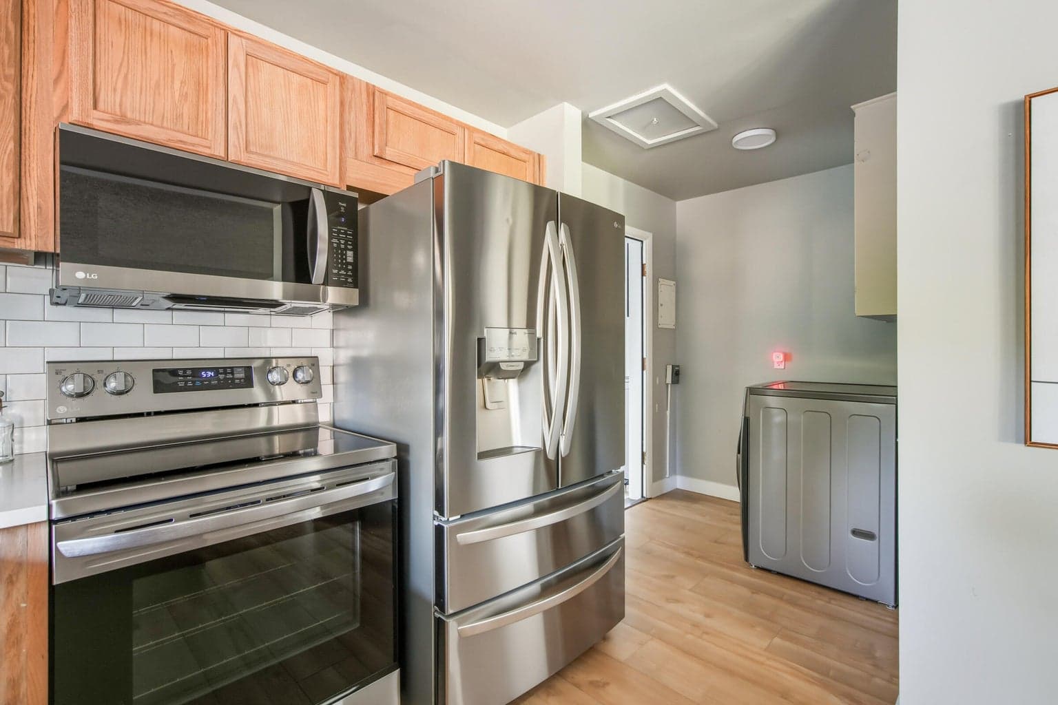 Photo of 464 NE Irving Avenue 13 of 36