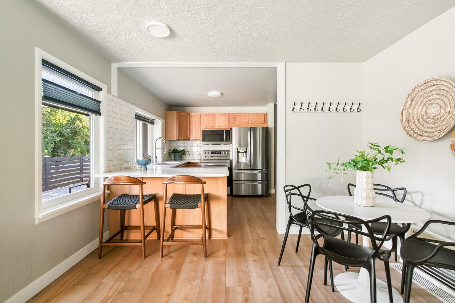 Photo of 464 NE Irving Avenue 10 of 36