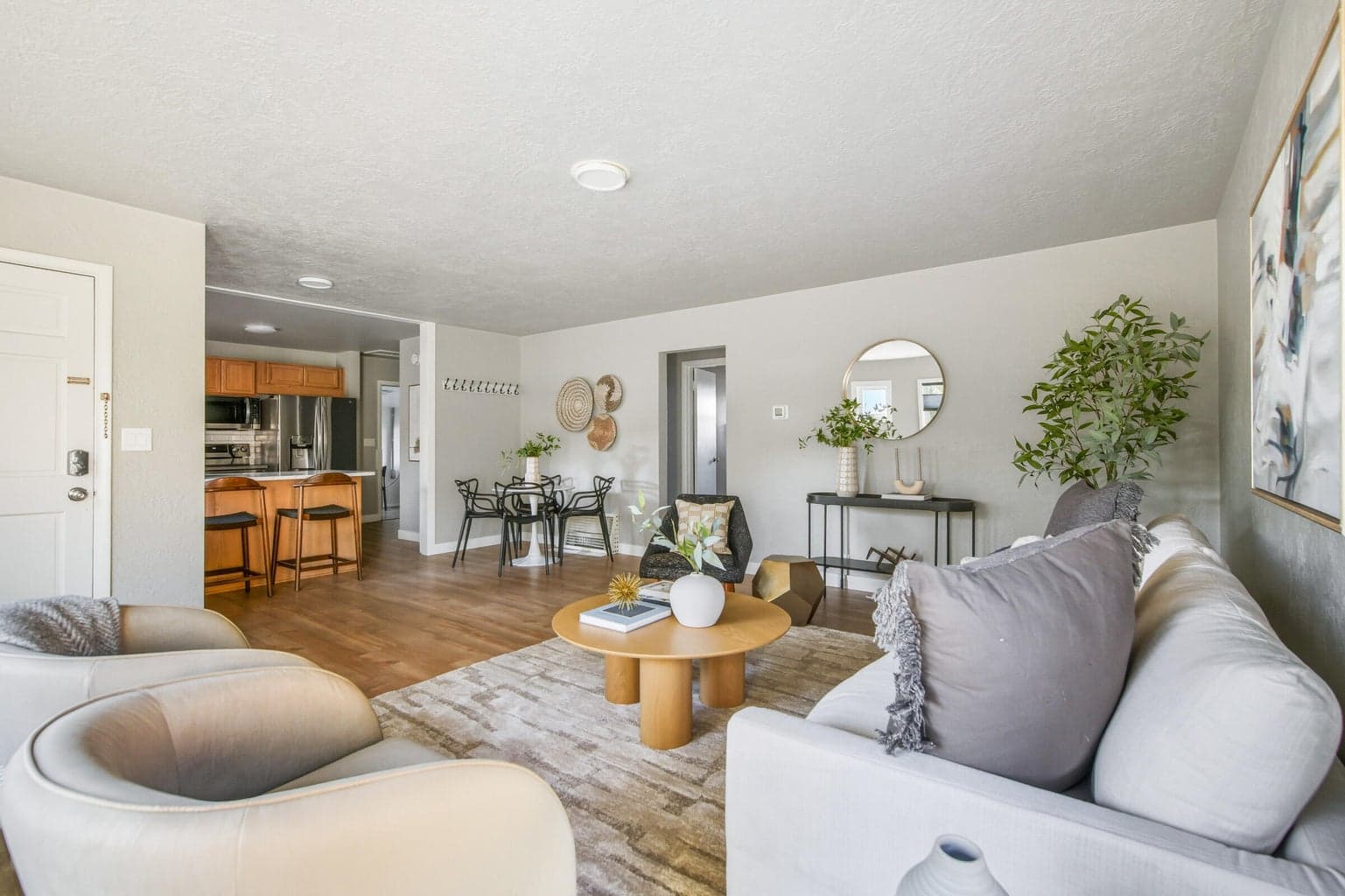Photo of 464 NE Irving Avenue 8 of 36