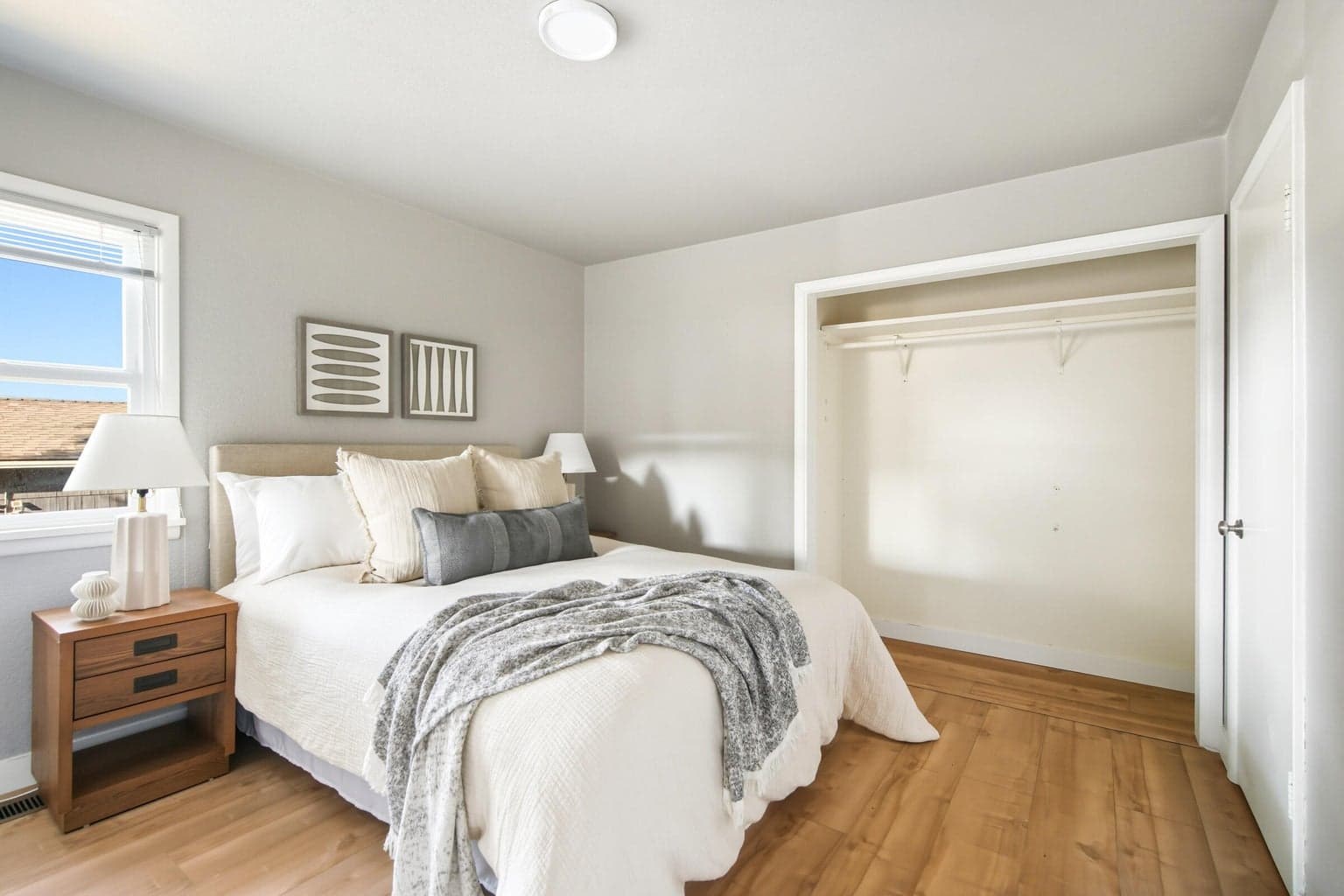 Photo of 464 NE Irving Avenue 16 of 36