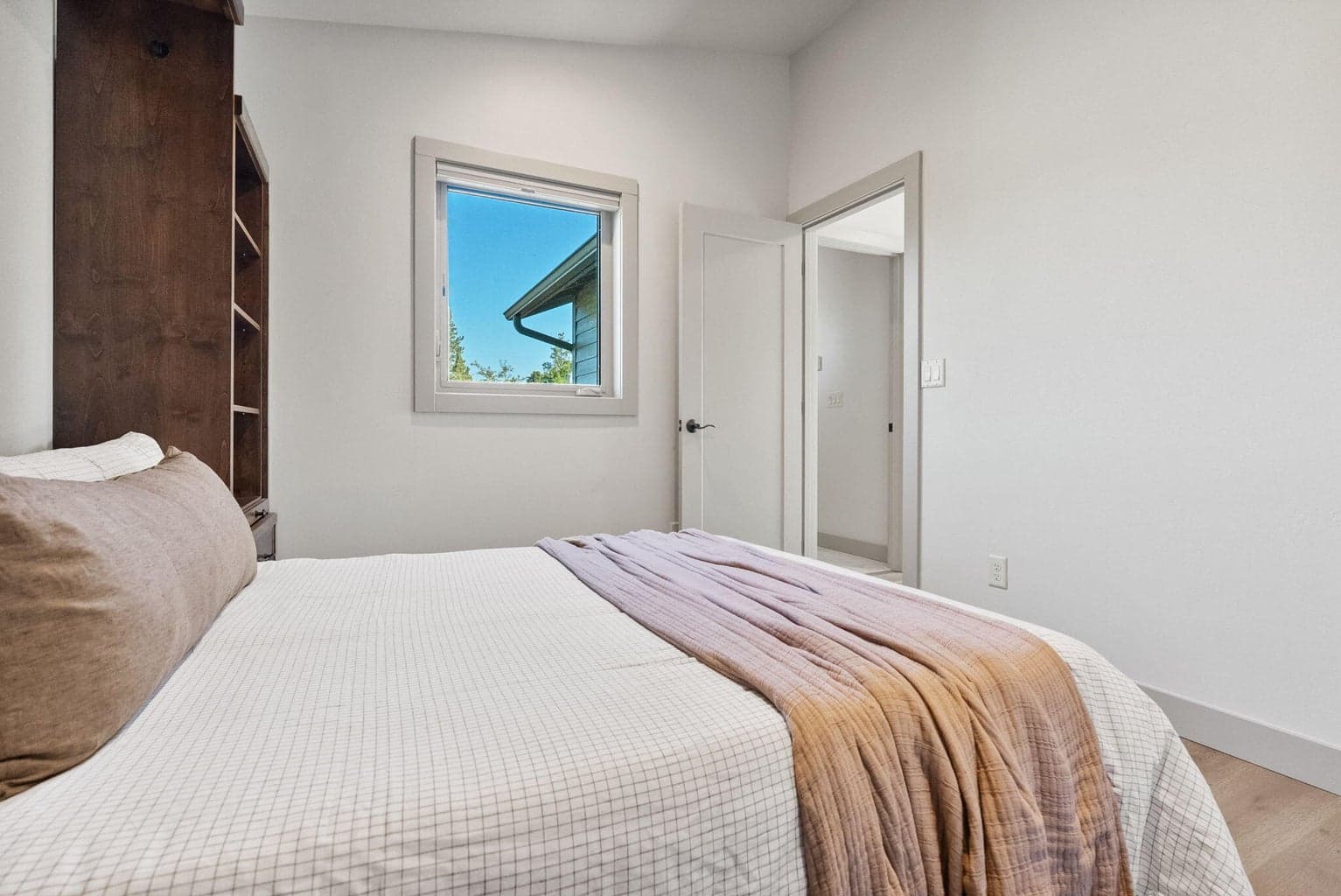 Photo of 1115 NW Baltimore Avenue 36 of 70